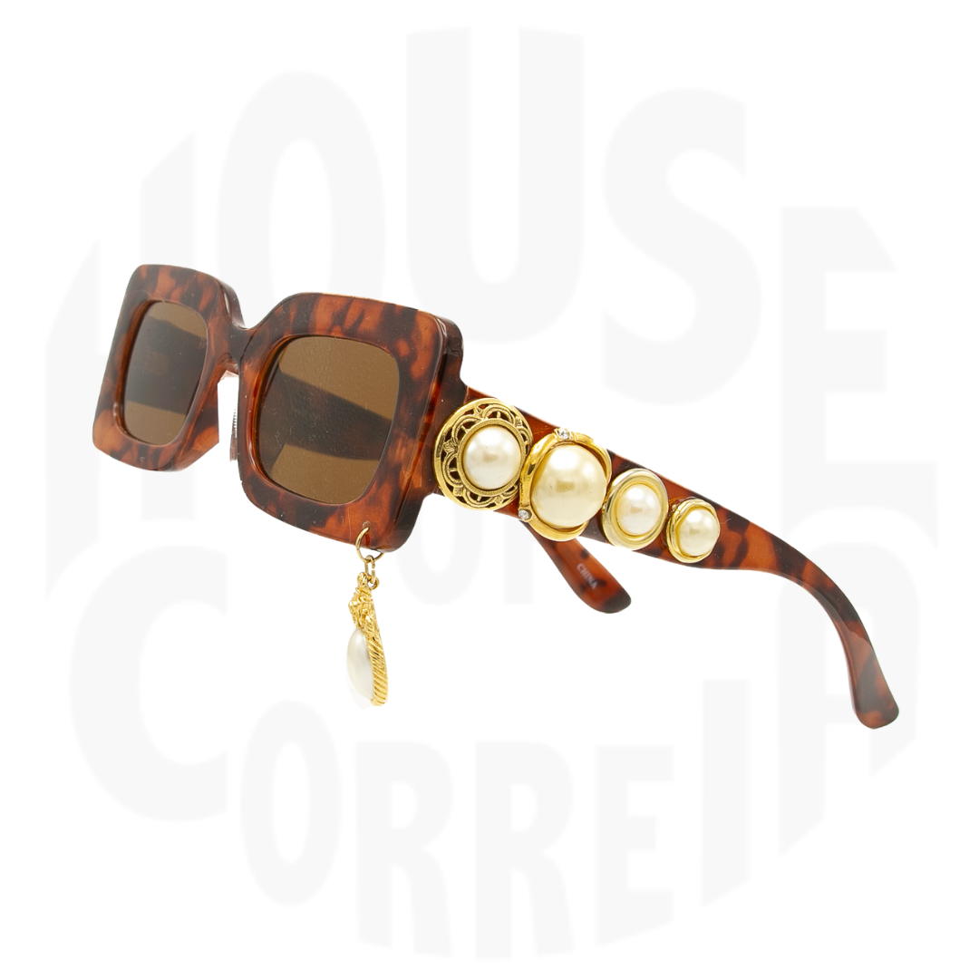 Girl with A Pearl Dangle Sunglasses